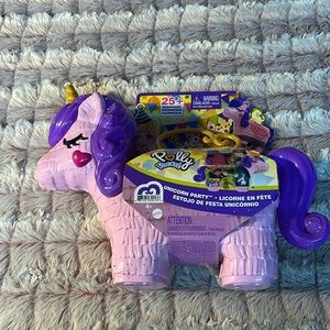 Polly Pocket 2-in-1 Travel Toy Playset, Unicorn Toy with 2 Dolls & 25 Surprise